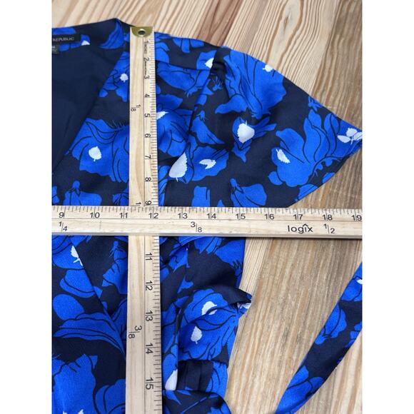 Banana Republic Women’s Wrap Blue White Floral Short Sleeve Dress Size Medium - Picture 5 of 7